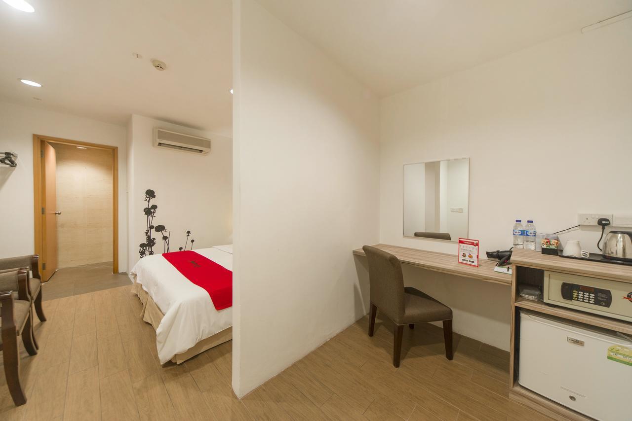 Reddoorz Plus @ Victoria Street Hotel Singapura