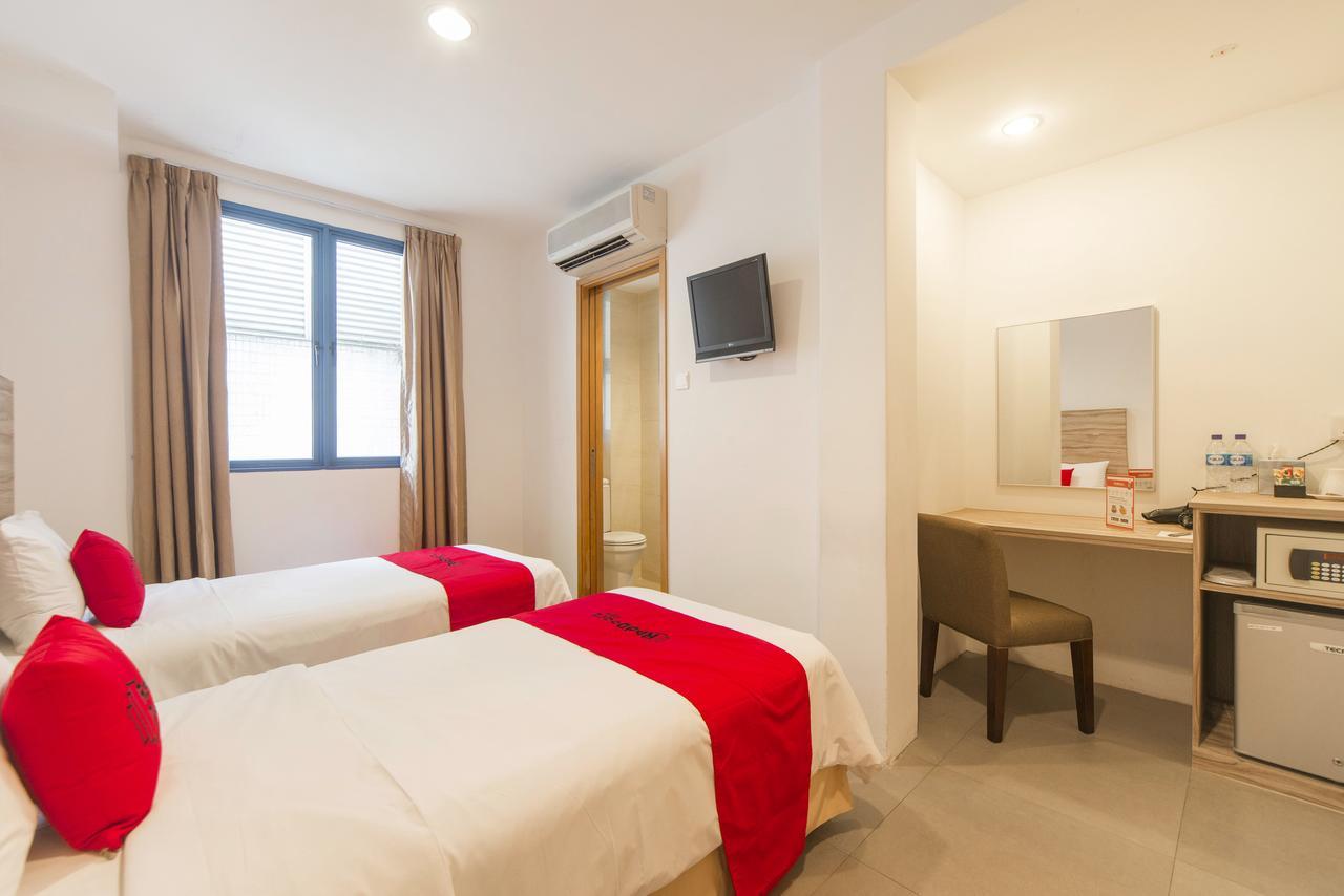 Hotel Reddoorz Plus @ Victoria Street Singapura
