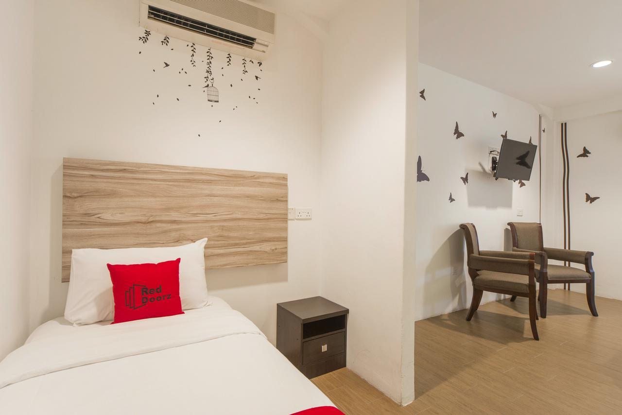Hotel Reddoorz Plus @ Victoria Street Singapura